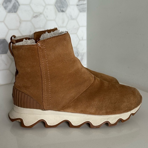 Sorel Shoes - Sorel Tan Suede KINETIC Short Boot Bootie Women's 8.5 B19